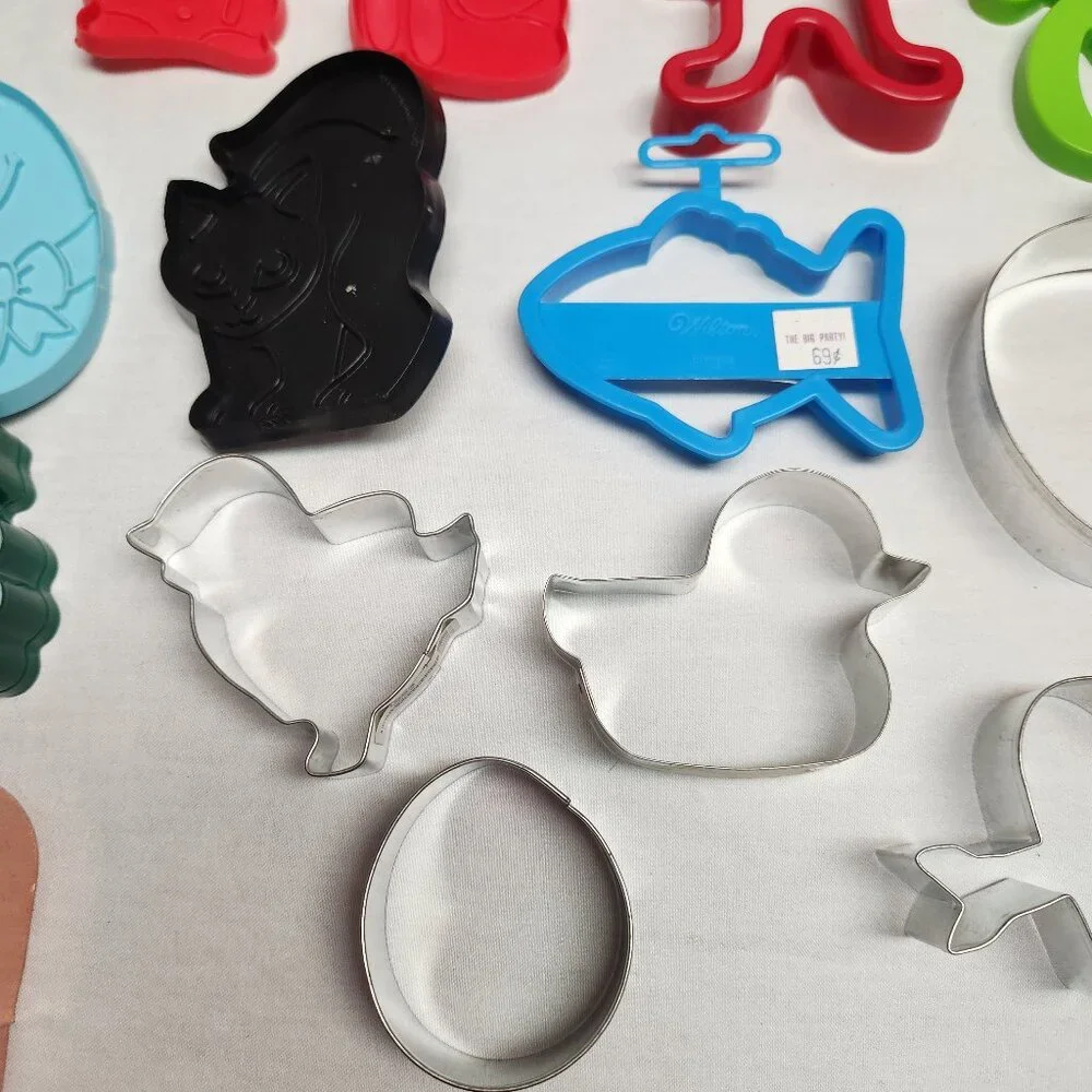 Vintage Cookie Cutters - Lot of 25
